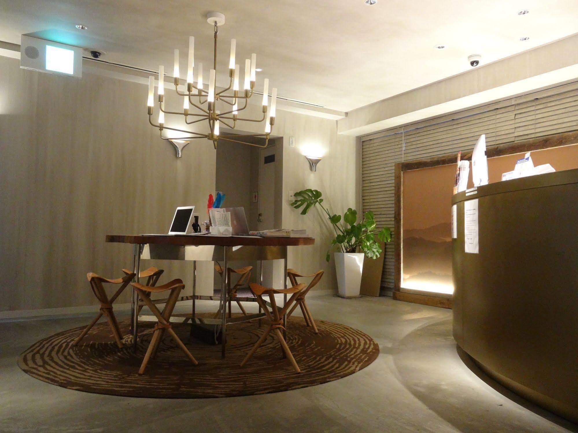 The Wall Hotel Osaka Esterno foto
