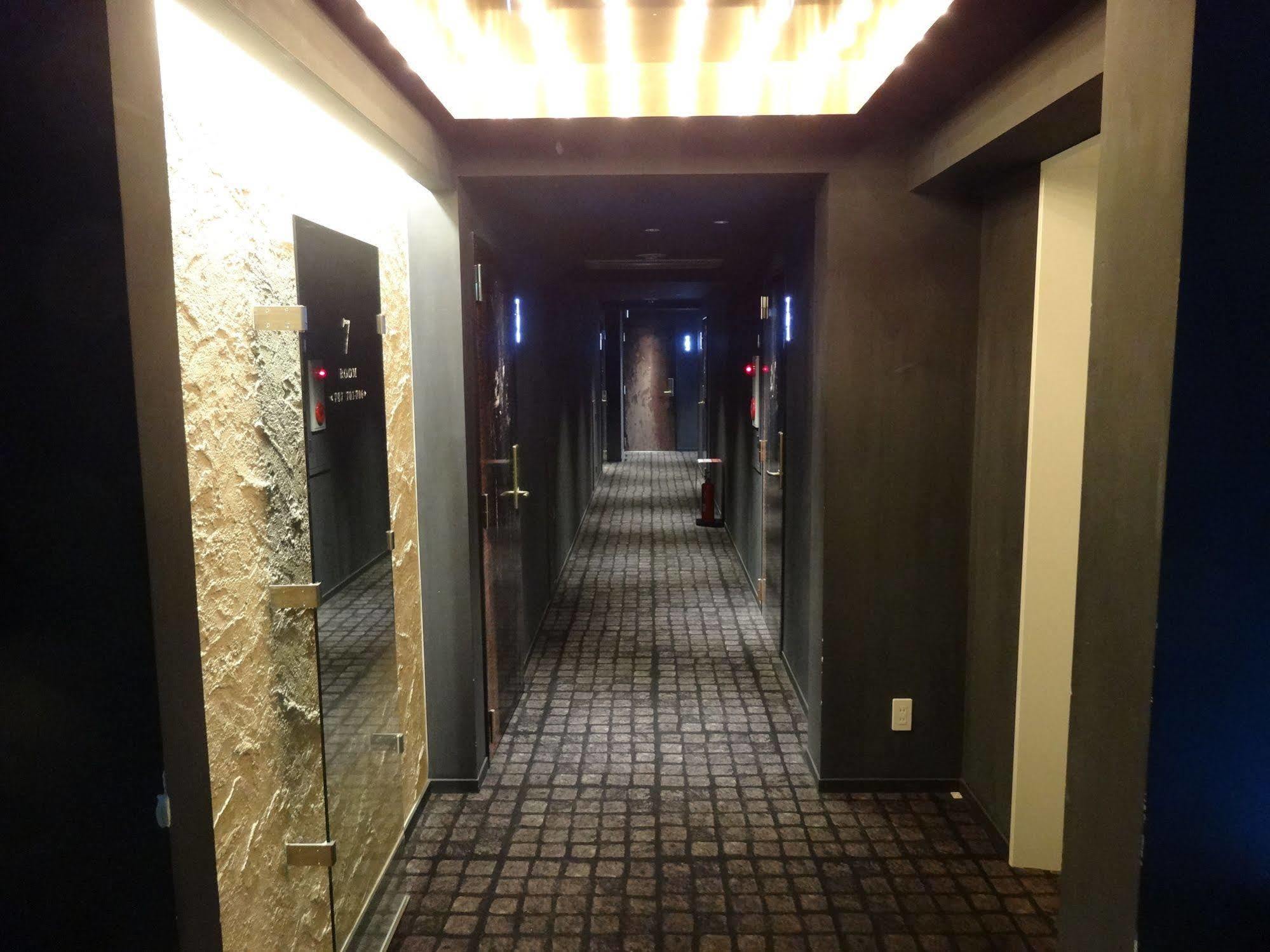 The Wall Hotel Osaka Esterno foto